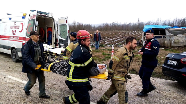 Özel halk otobüsü ile otomobil kafa kafaya çarpıştı: 1 ölü, 8 yaralı