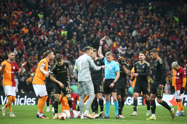 Aslan avantajı kaptı! Galatasaray, Sparta Prag'ı 3-2 yendi