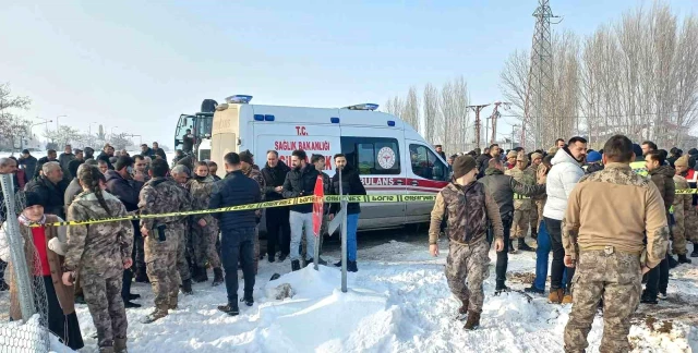 Hayvan yüklü TIR'a tren çarptı: Ölü ve yaralılar var