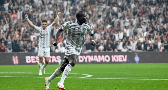 Maça damga vurdu! Aboubakar ve Ghezzal, sahaya adım atar atmaz neye uğradığını şaşırdı