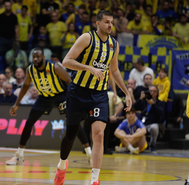 Gençlerbirliği'nin eski futbolcusundan Fenerbahçe'nin eski basketbolcusuna makaslı tehdit