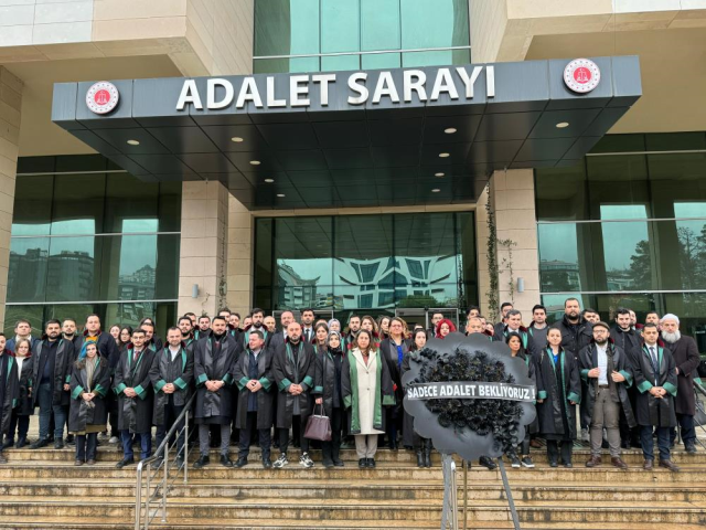 Trabzon Barosu'na üye 61 avukattan tutuklanan 5 taraftar için sessiz protesto: Sadece adalet bekliyoruz