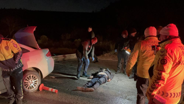 Trafik levhasına çarpan aracın kilometresi 190'da takılı kaldı: 1 ölü