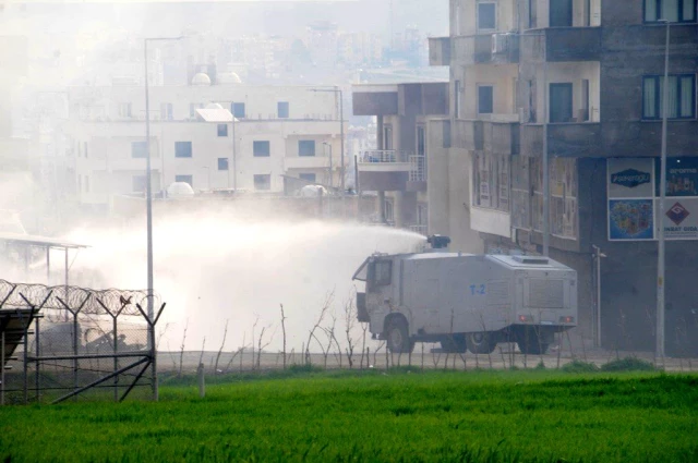 Cizre'de Nevruz kutlaması sonrası izinsiz gösteride çok sayıda kişi gözaltına alındı