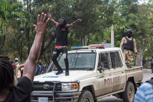 Çete üyelerinin hapishaneden firar ettiği Haiti'de OHAL süresi 1 ay uzatıldı