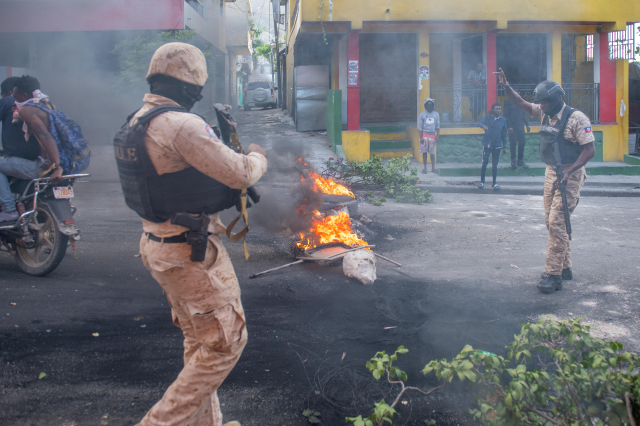 Çete üyelerinin hapishaneden firar ettiği Haiti'de OHAL süresi 1 ay uzatıldı