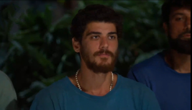 Survivor yarışmacısı Poyraz, Dominikli bir ailenin evine girip çuvalla yiyecek çaldı