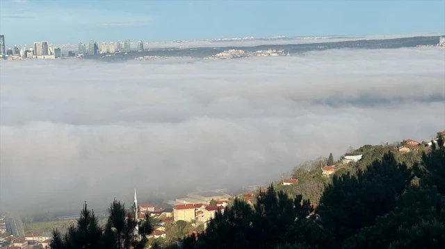 Boğaz bir anda gözden kayboldu! İstanbul'da film karesi gibi anlar