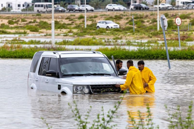 Körfez ülkelerinde sel felaketi! BAE ve Umman'da 21 kişi hayatını kaybetti