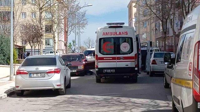 Cezaevi firarisi, eşini öldürmek için gittiği evde polisi görünce kendini vurdu