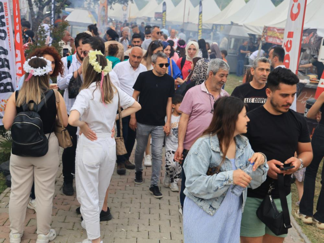 Adana'da düzenlenen Uluslararası Portakal Çiçeği Karnavalı'nda 310 ton et tüketildi