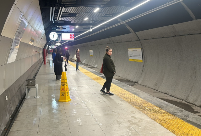 İstanbul'da Yenibosna metro istasyonu su baskınına uğradı