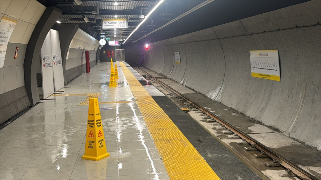 İstanbul'da Yenibosna metro istasyonu su baskınına uğradı