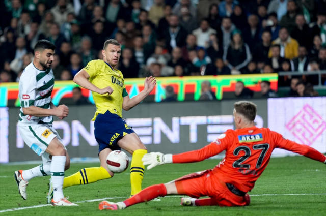 Fenerbahçe deplasmanda Konyaspor ile 0-0 berabere kaldı