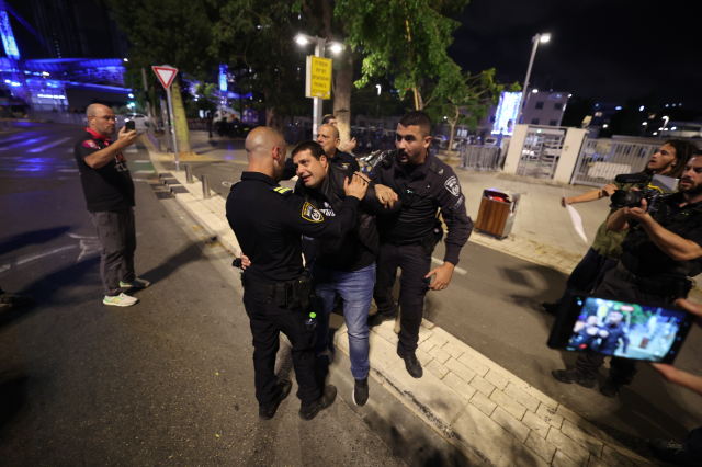 İsrail'de sokaklar alev alev! Netanyahu'nun yanı başına kadar giren göstericilerin iki isteği var
