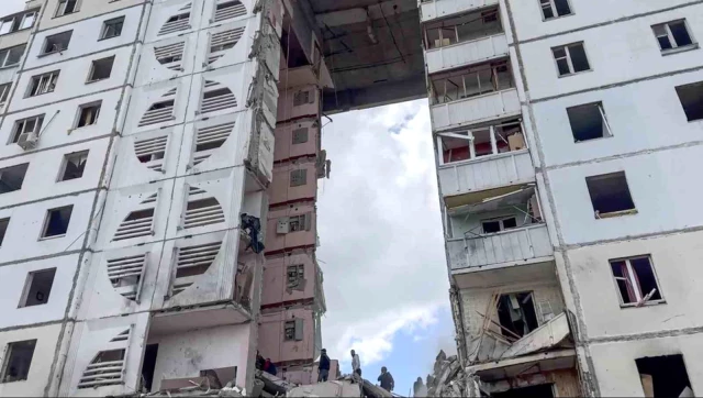 Ukrayna'nın Rusya'ya hava saldırısı sonucu 10 katlı bina çöktü: 20 kişi yaralandı